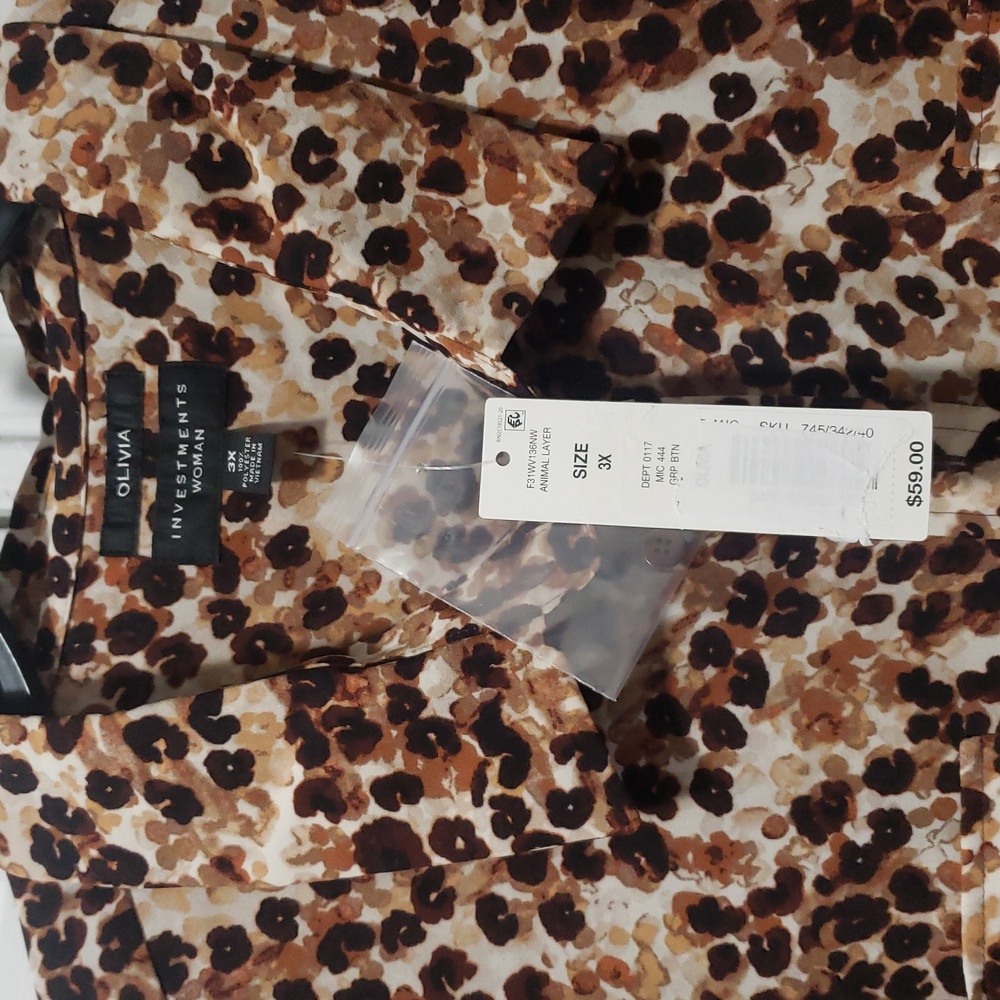 Investments Woman Top Olivia Button Up Brown Animal Print Plus Size - Picture 2 of 4